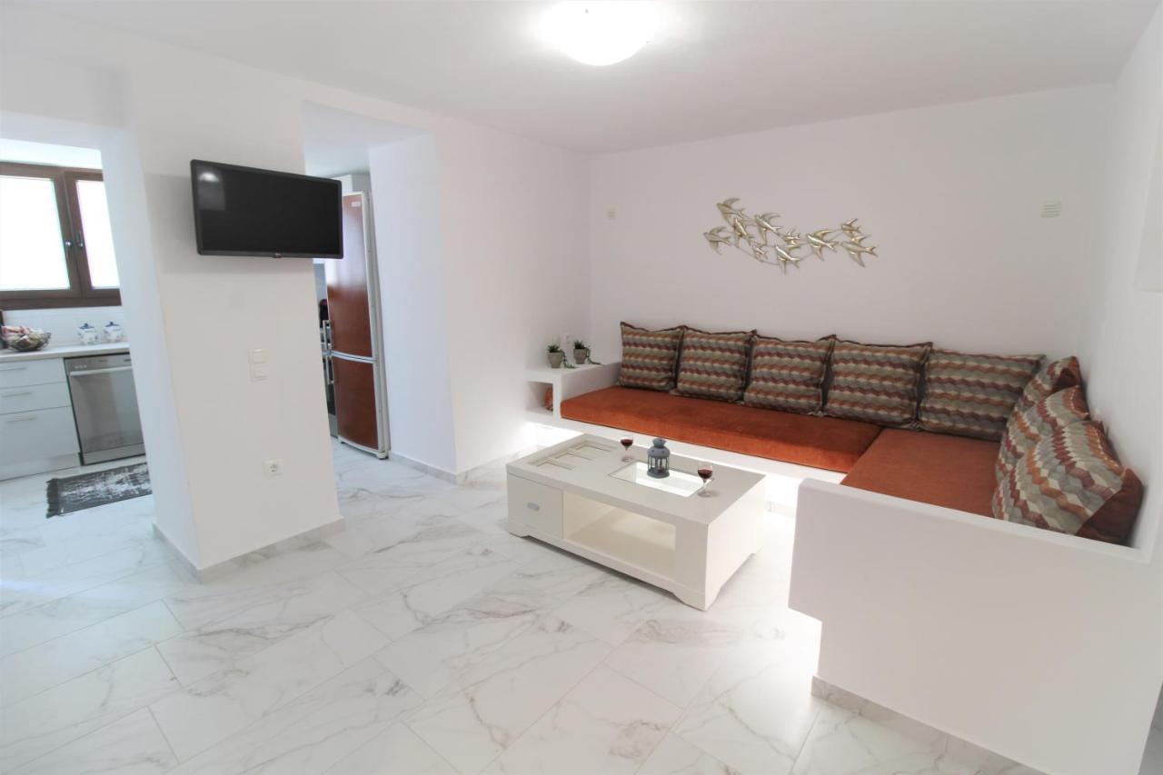 Plaka Philoxenia Apartments Exterior photo