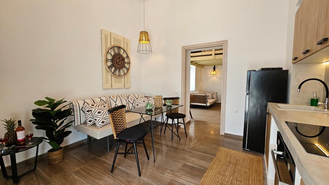 Plaka Philoxenia Apartments Exterior photo