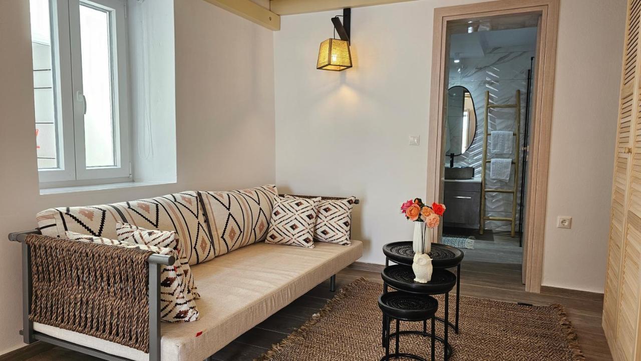 Plaka Philoxenia Apartments Exterior photo
